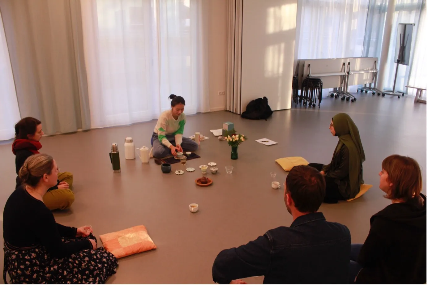 participants learning about Oolong tea